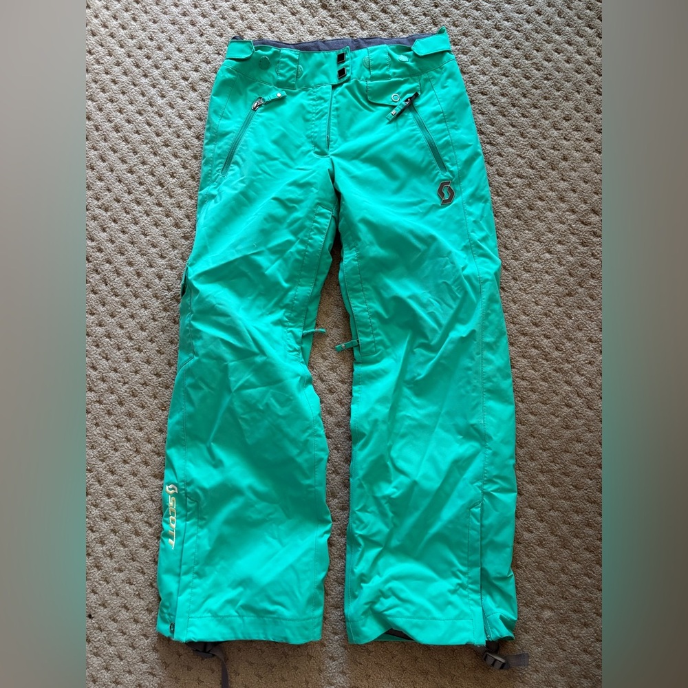 Very very small US 2
Scott Women's Green and Black suit pants